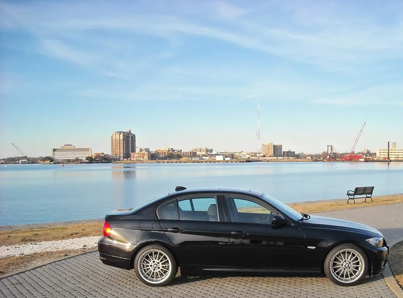Illustration for article titled I found an album completely dedicated to an E90 on style 32s